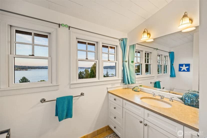 Property photo for 8246 E Mercer Way, Mercer Island photo 18