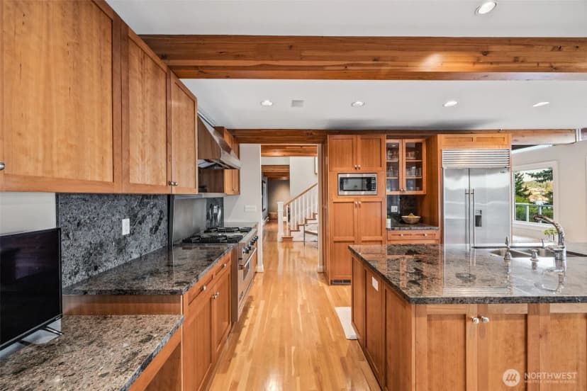 Property photo for 8246 E Mercer Way, Mercer Island photo 9