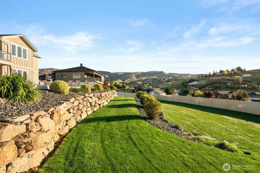 Property photo for 850 Autumn Crest Drive, Wenatchee photo 34