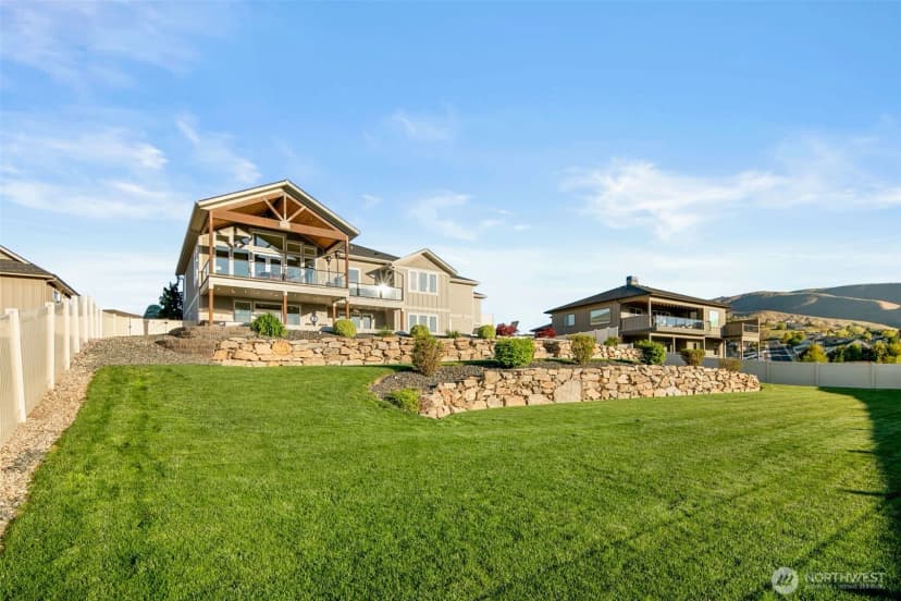 Property photo for 850 Autumn Crest Drive, Wenatchee photo 35