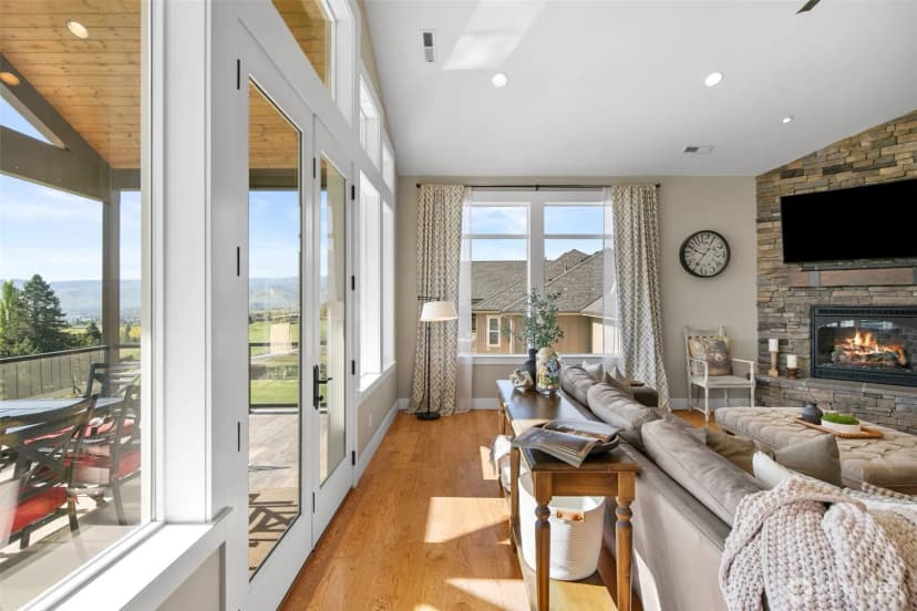 Property photo for 850 Autumn Crest Drive, Wenatchee photo 8