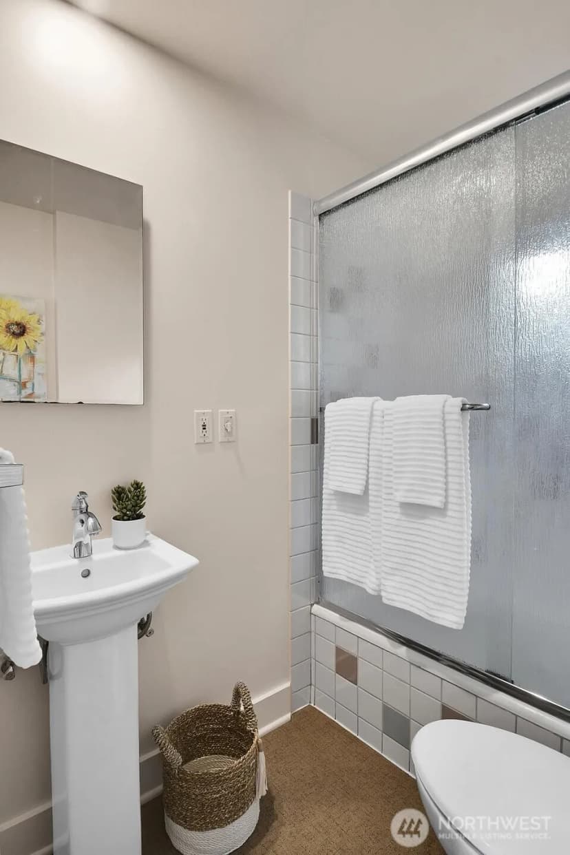 Property photo for 4008 Ne 56th Street, Seattle photo 11