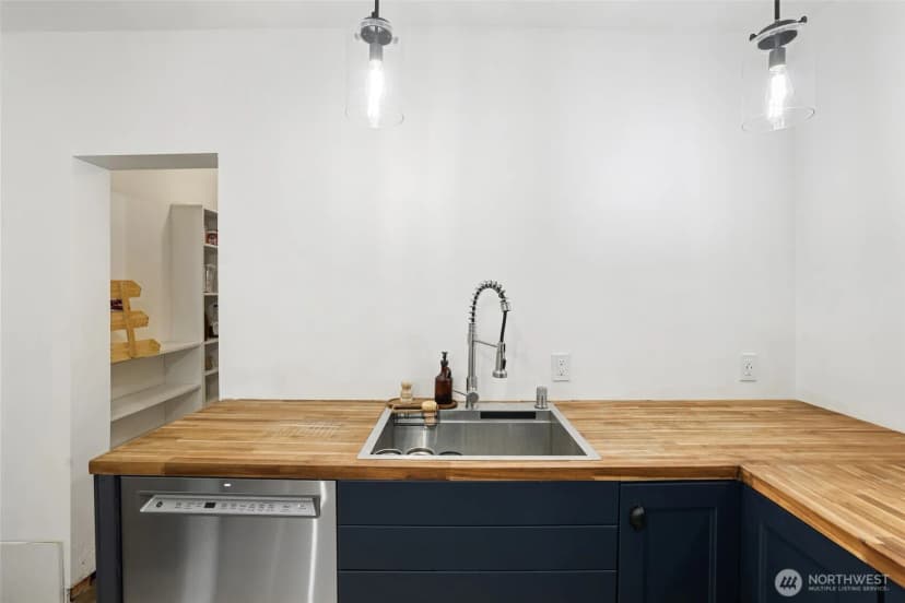 Property photo for 1128 State Avenue Ne, Olympia photo 11