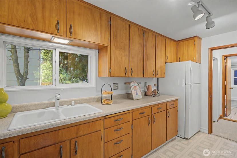 Property photo for 14019 23rd Avenue Ne, Seattle photo 12