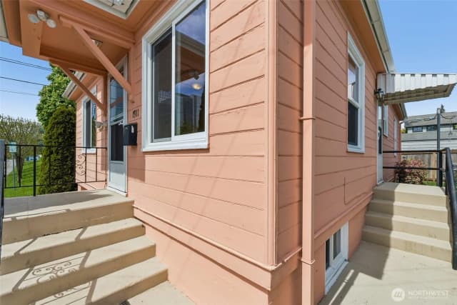Property photo for 1911 13th Street, Everett photo 3