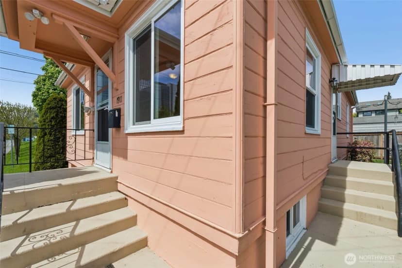 Property photo for 1911 13th Street, Everett photo 3