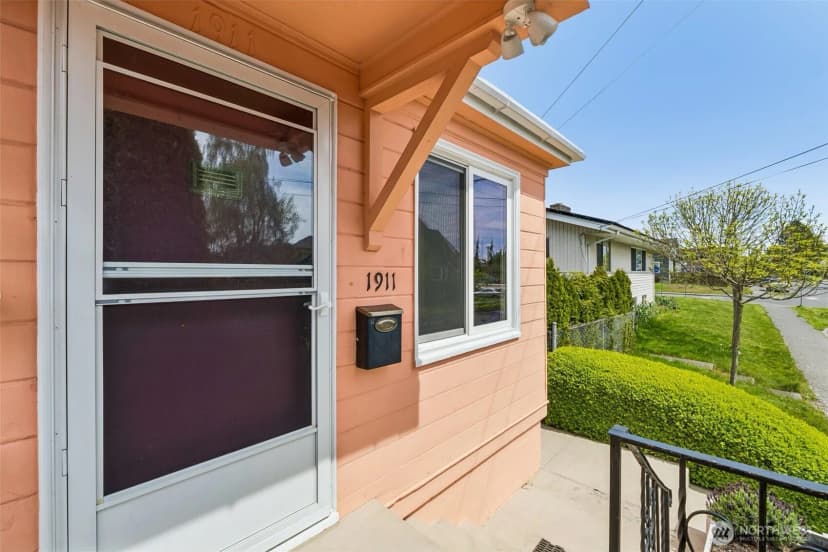 Property photo for 1911 13th Street, Everett photo 29