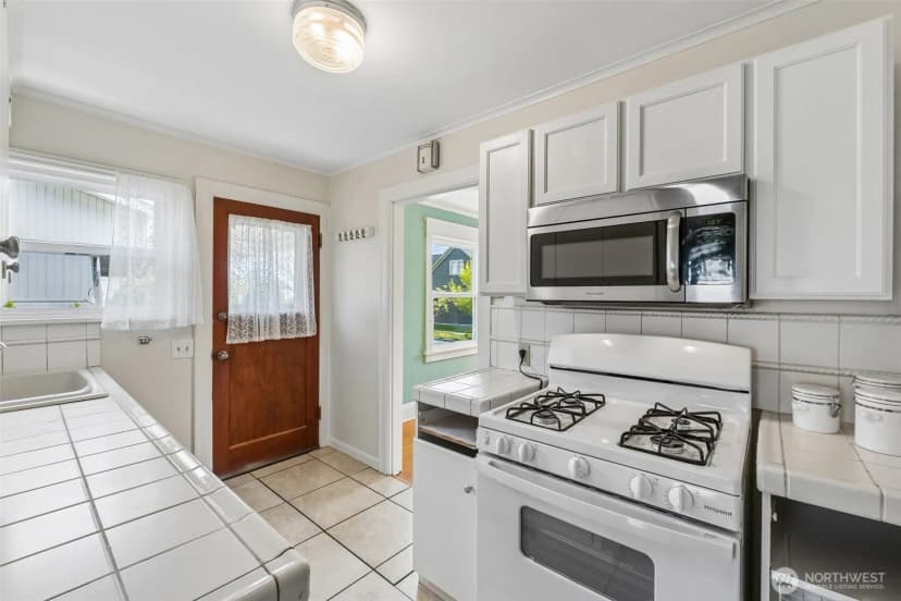 Property photo for 1911 13th Street, Everett photo 10