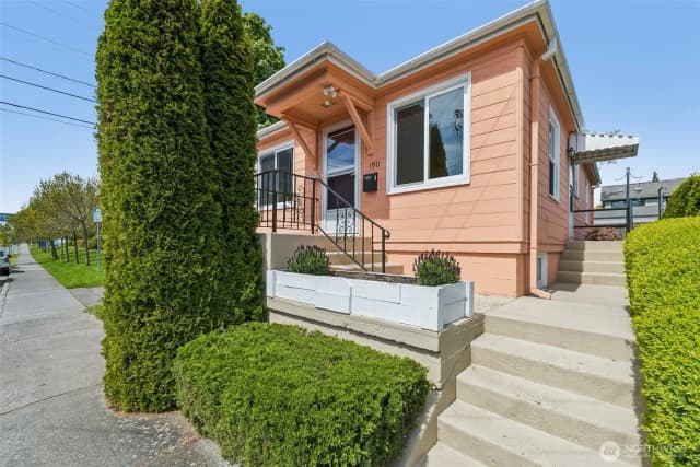 Property photo for 1911 13th Street, Everett photo 2