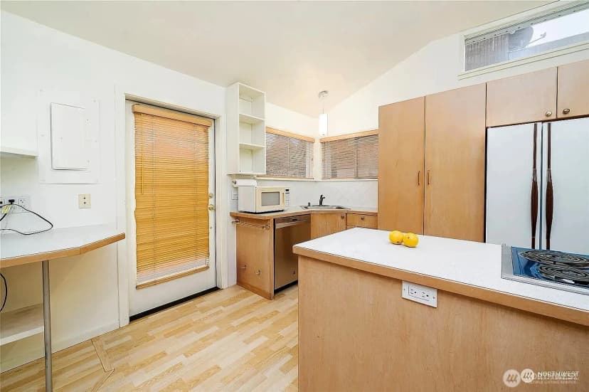 Property photo for 311 Ne 95th St, Seattle photo 6