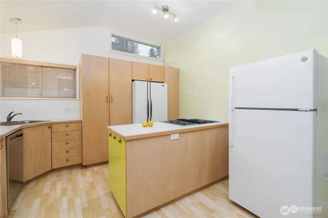 Property photo for 311 Ne 95th St, Seattle photo 4