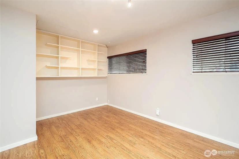 Property photo for 311 Ne 95th St, Seattle photo 8