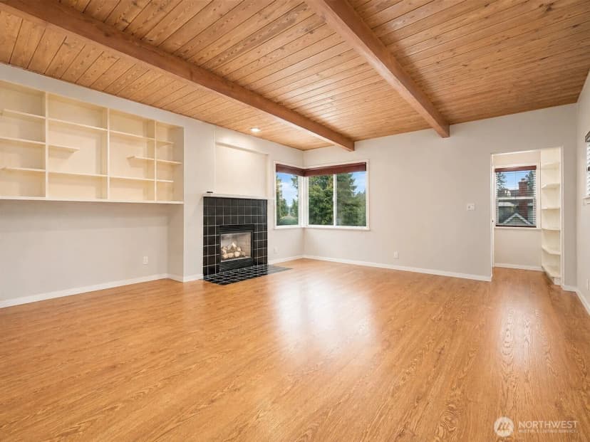 Property photo for 311 Ne 95th St, Seattle photo 3