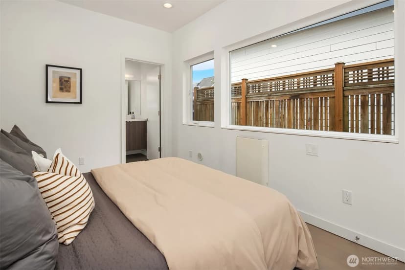 Property photo for 2418 6th Avenue W, Seattle photo 27