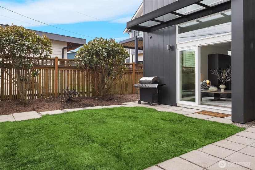 Property photo for 2418 6th Avenue W, Seattle photo 24