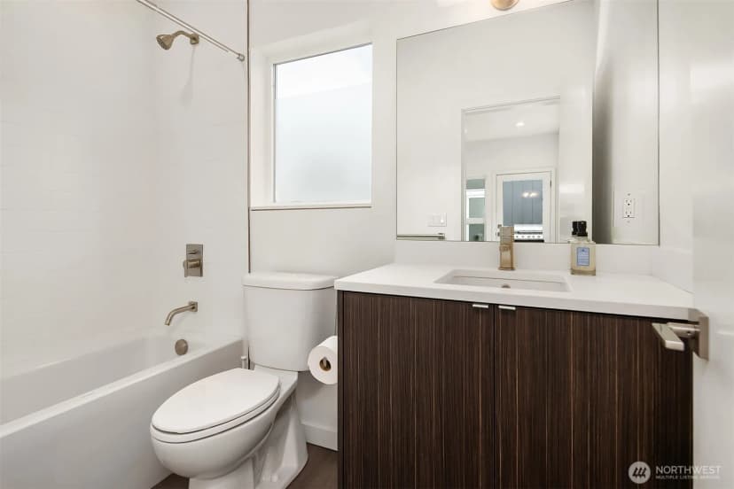 Property photo for 2418 6th Avenue W, Seattle photo 28