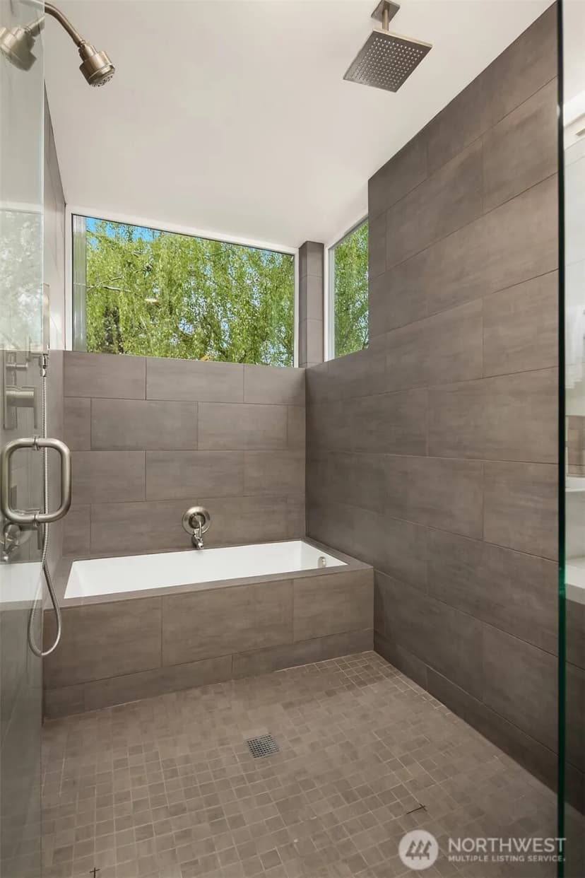 Property photo for 2418 6th Avenue W, Seattle photo 14
