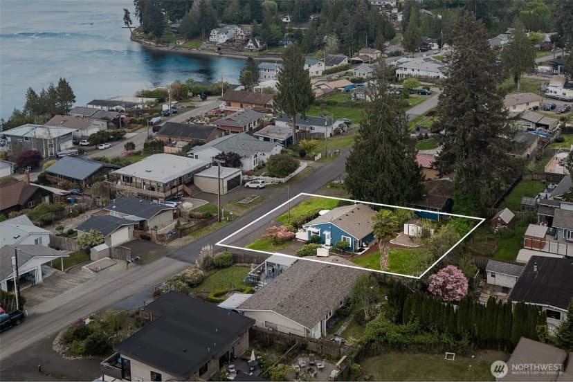 Property photo for 10035 Windward Drive Nw, Olympia