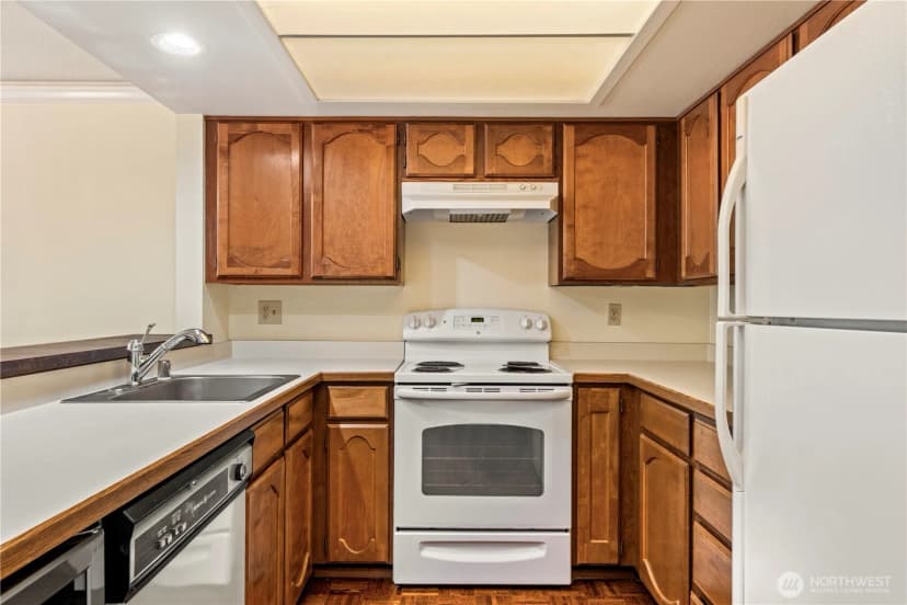 Property photo for 401 100th Avenue Ne #214, Bellevue photo 23