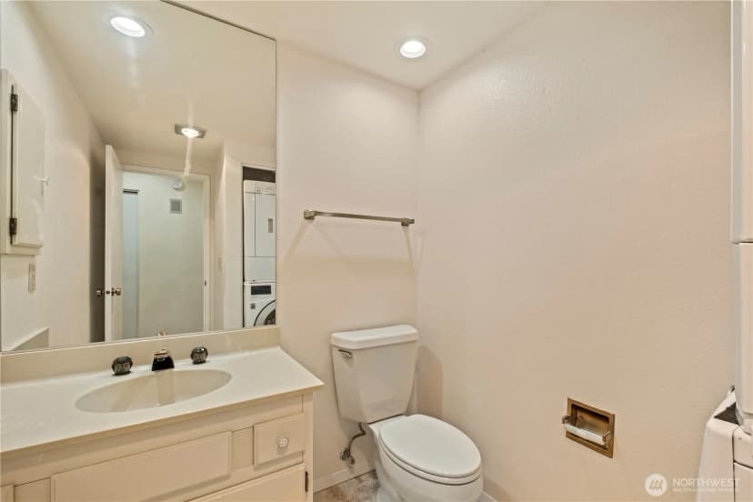 Property photo for 401 100th Avenue Ne #214, Bellevue photo 25