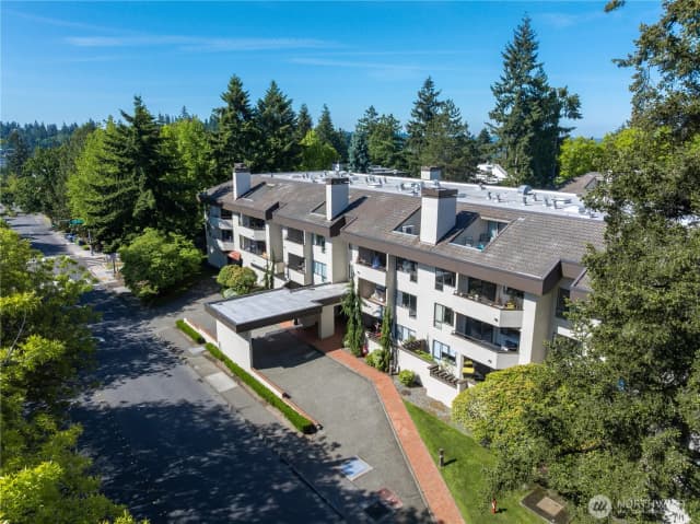 Property photo for 401 100th Avenue Ne #214, Bellevue photo 2