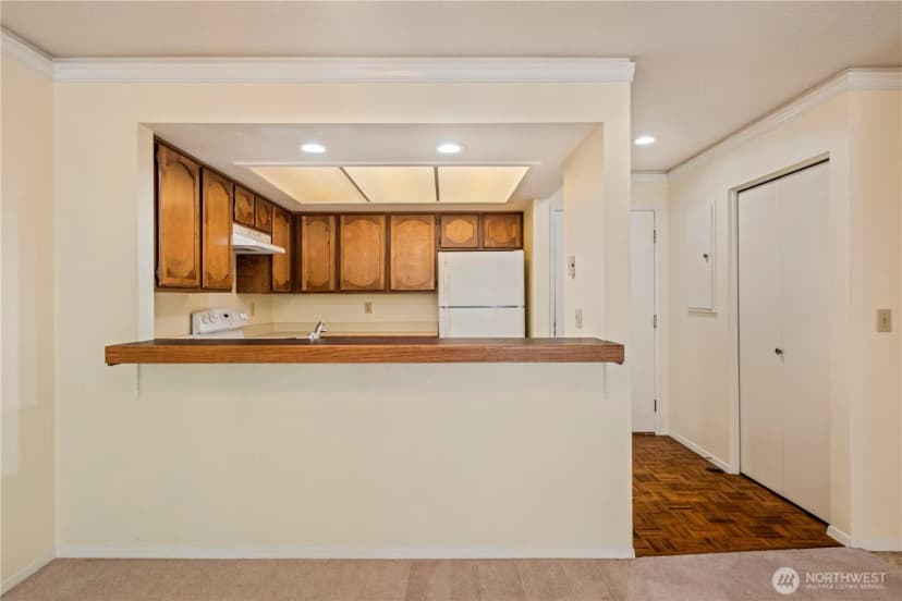 Property photo for 401 100th Avenue Ne #214, Bellevue photo 24