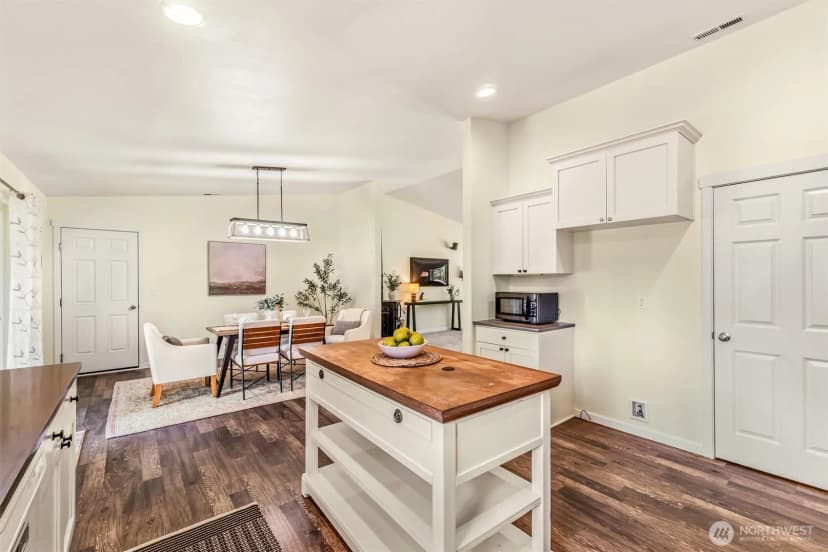 Property photo for 214 280th Street Ne, Arlington photo 17