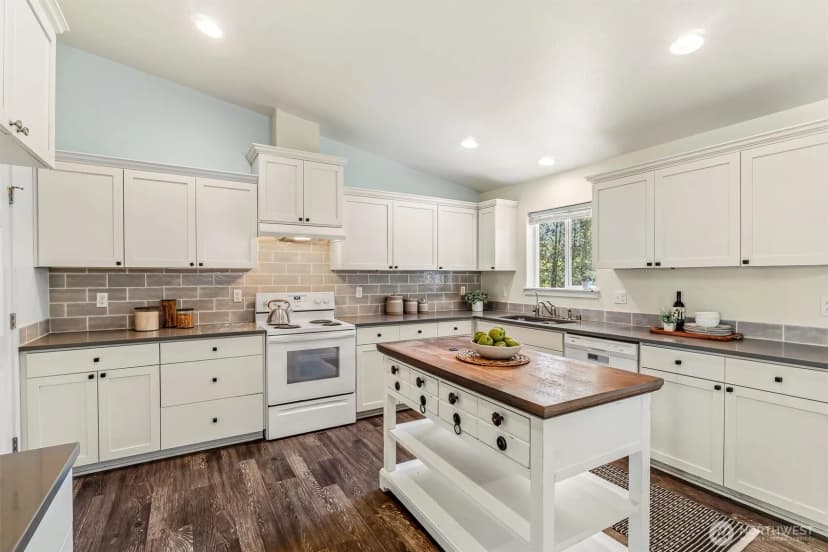 Property photo for 214 280th Street Ne, Arlington photo 12