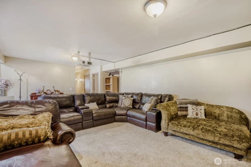 Property photo for 8823 W Mall Drive, Everett photo 19