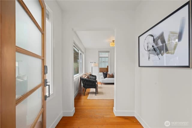 Property photo for 927 29th Avenue S, Seattle photo 4