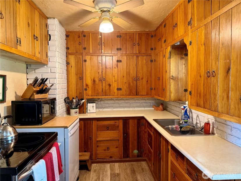 Property photo for 58110 View Place Ne, Grand Coulee photo 9