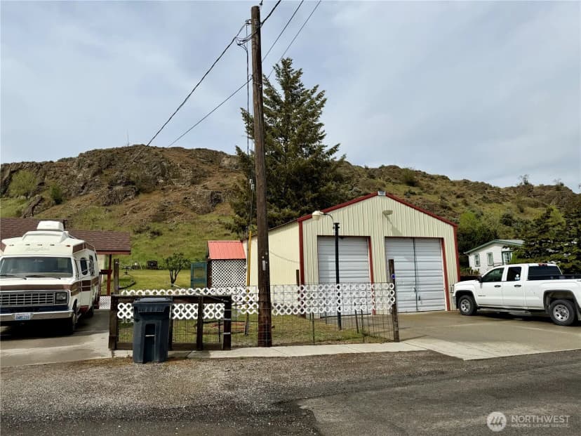 Property photo for 58110 View Place Ne, Grand Coulee photo 2