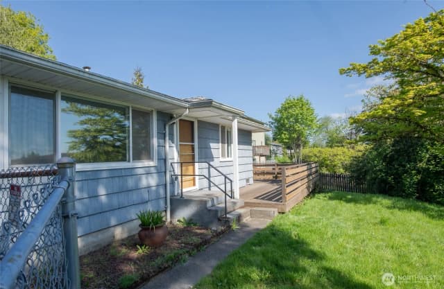 Property photo for 2022 S 108th Street, Seattle photo 3