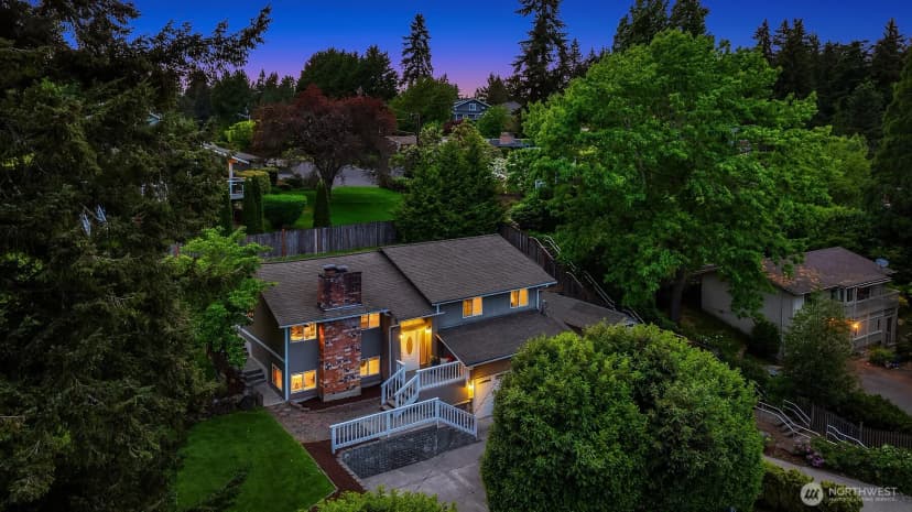 Property photo for 2805 112th Avenue Se, Bellevue photo 35