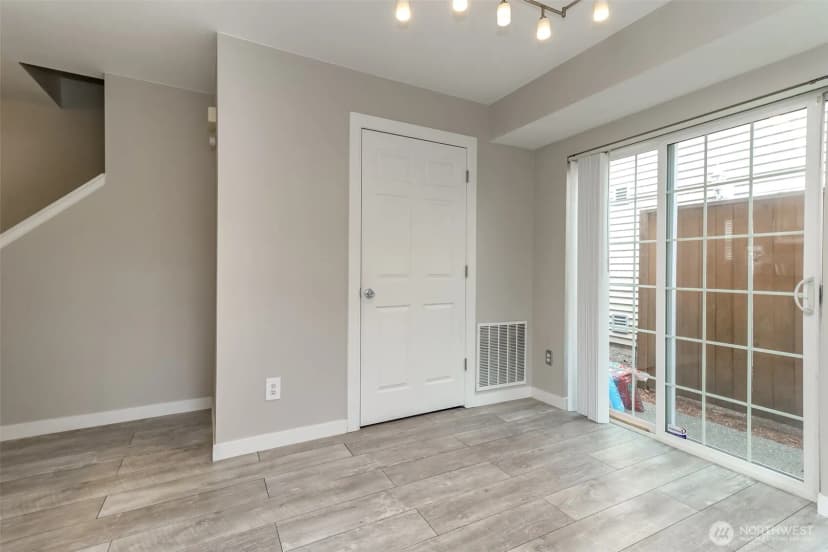 Property photo for 10426 17th Avenue Sw #10426, Seattle photo 12
