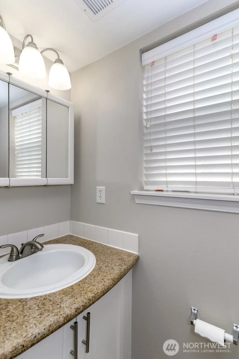 Property photo for 10426 17th Avenue Sw #10426, Seattle photo 23