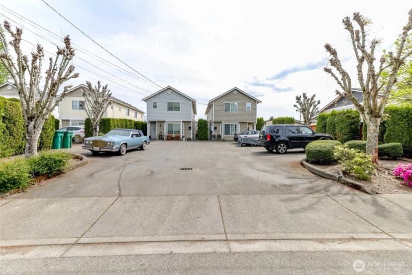 Property photo for 10426 17th Avenue Sw #10426, Seattle photo 2