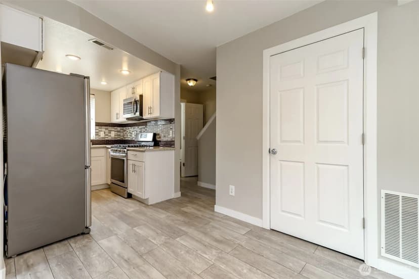 Property photo for 10426 17th Avenue Sw #10426, Seattle photo 16