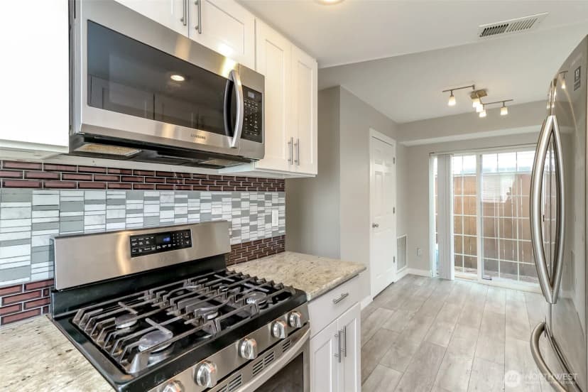 Property photo for 10426 17th Avenue Sw #10426, Seattle photo 20