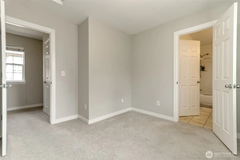 Property photo for 10426 17th Avenue Sw #10426, Seattle photo 34