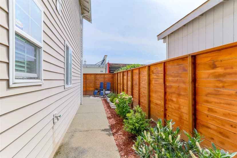 Property photo for 10426 17th Avenue Sw #10426, Seattle photo 4