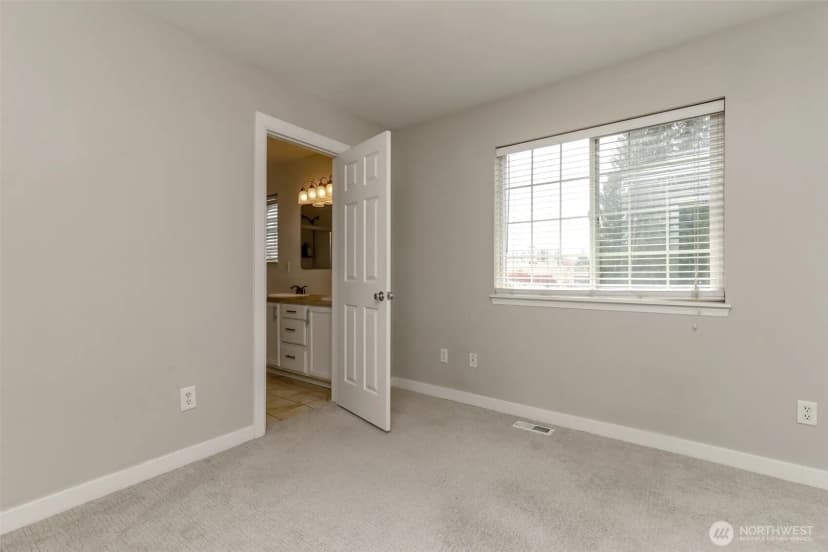 Property photo for 10426 17th Avenue Sw #10426, Seattle photo 31