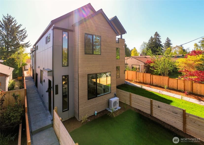 Property photo for 10330 14th Avenue Nw, Seattle photo 13