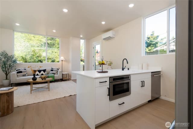 Property photo for 10330 14th Avenue Nw, Seattle photo 3