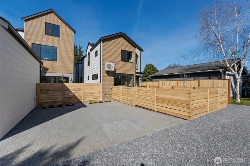 Property photo for 10330 14th Avenue Nw, Seattle photo 12