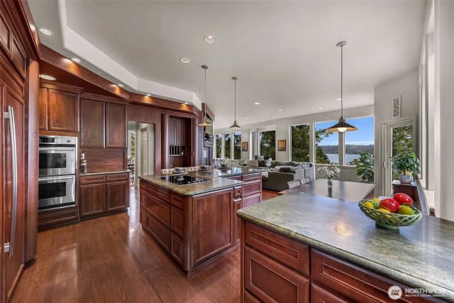 Property photo for 1120 W Lake Sammamish Parkway Se, Bellevue photo 5
