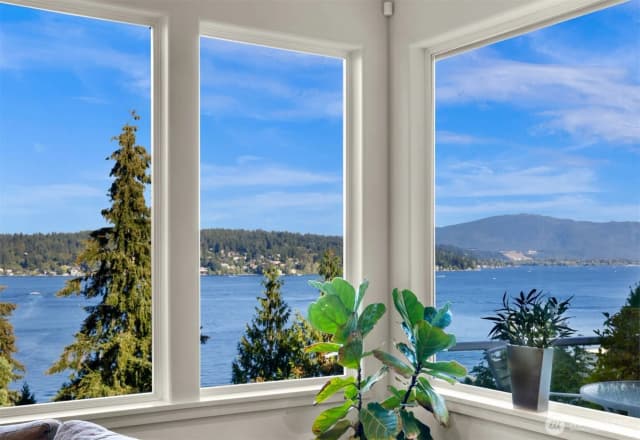Property photo for 1120 W Lake Sammamish Parkway Se, Bellevue photo 2