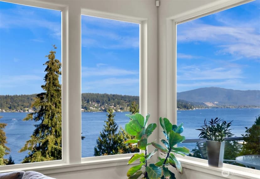 Property photo for 1120 W Lake Sammamish Parkway Se, Bellevue photo 2