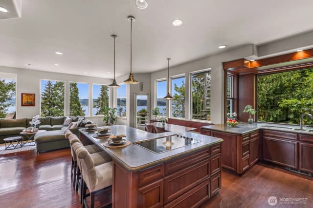 Property photo for 1120 W Lake Sammamish Parkway Se, Bellevue photo 4