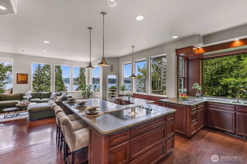 Property photo for 1120 W Lake Sammamish Parkway Se, Bellevue photo 4